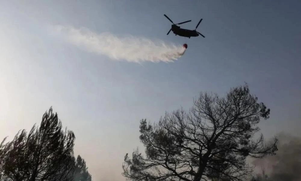 26 αεροσκάφη των ΕΔ συνδράμουν στις φωτιές σε Αλεξανδρούπολη - Δαδιά